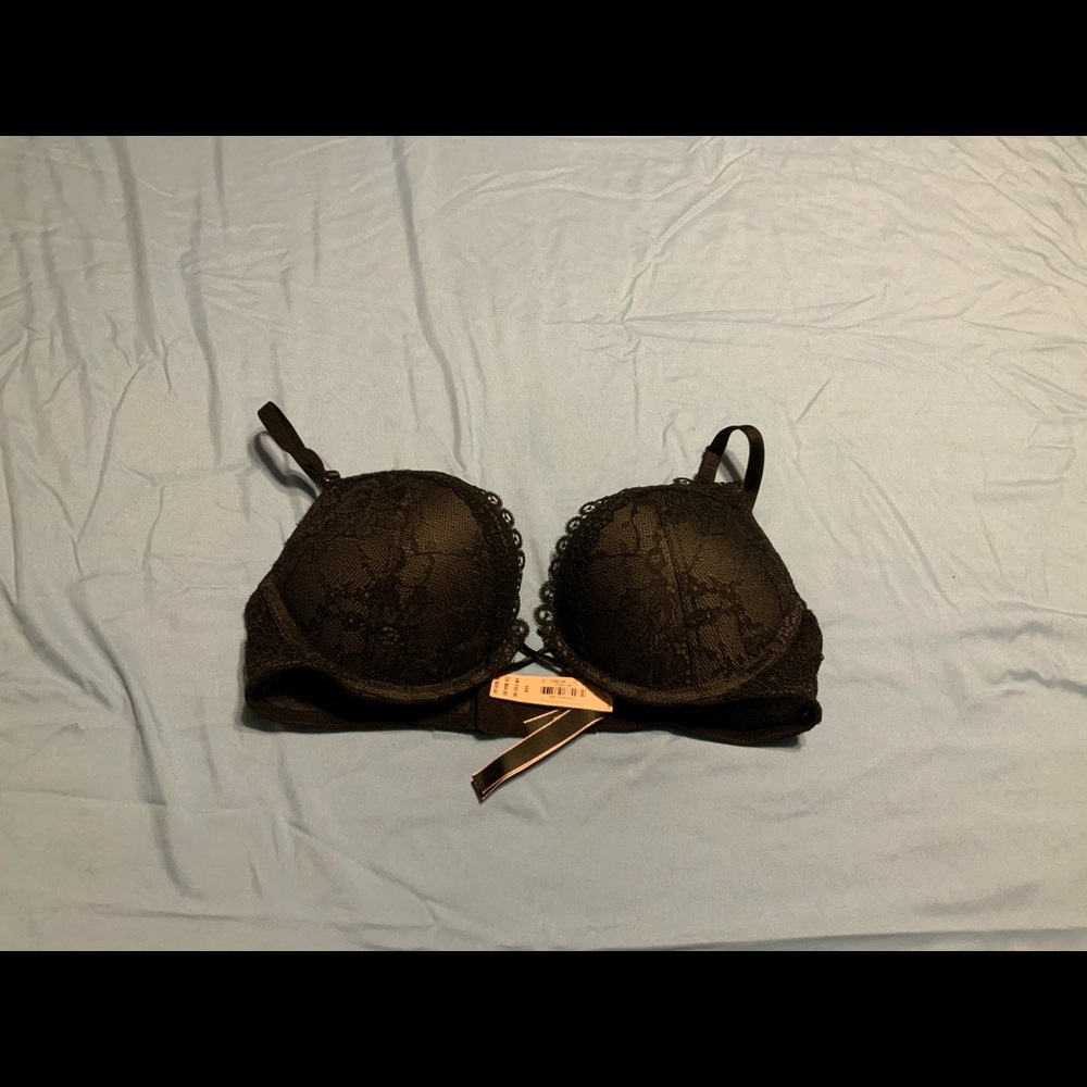 NWT Victoria’s Secret Bombshell Plunge Push-up Bra